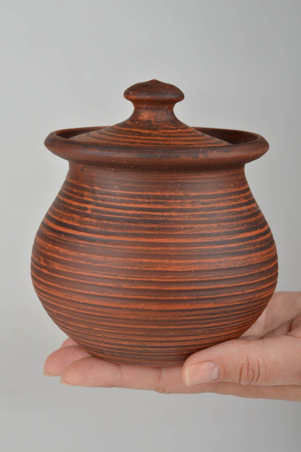 Small beautiful eco-friendly bowl made of clay with lid for baking 400 ml photo 3