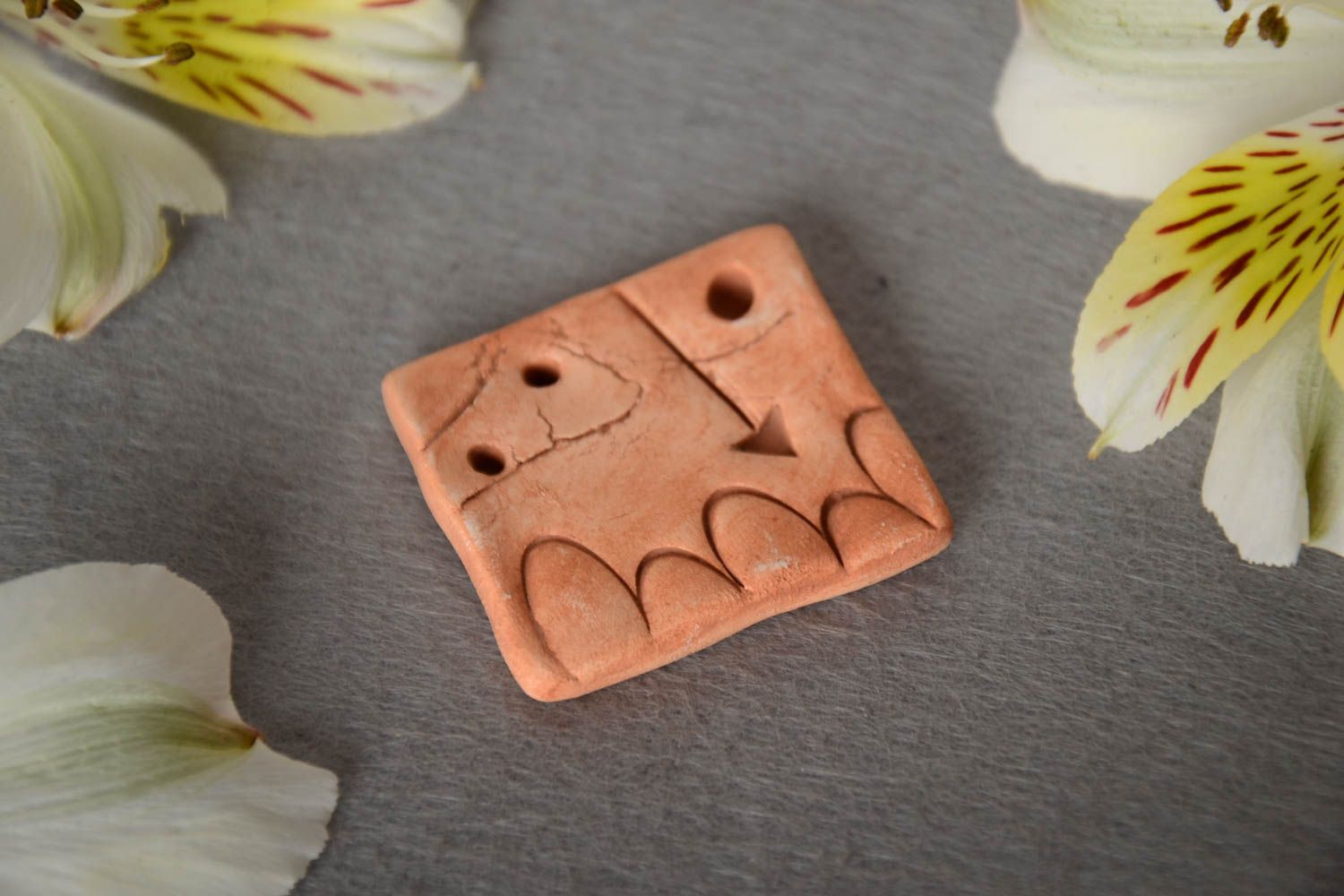 Handmade pendant molded of pottery clay with arrow pattern for creative work photo 1