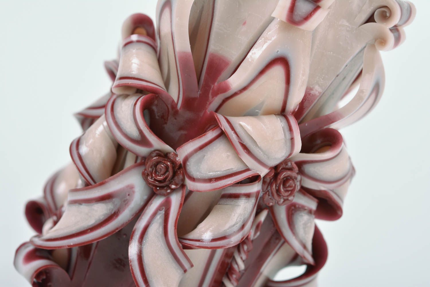 Vela tallada de parafina grande hermosa hecha a mano elemento decorativo foto 2