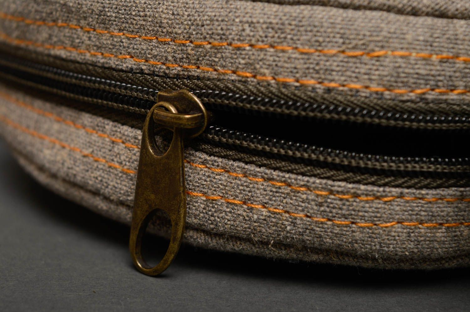 Round handbag with long strap photo 4