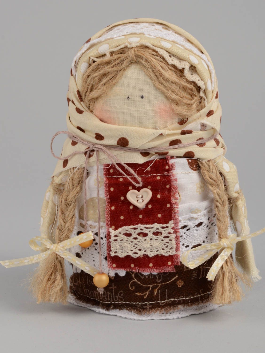 Кукла оберег крупеничка ручной работы из натуральной ткани красивая с крупой фото 2