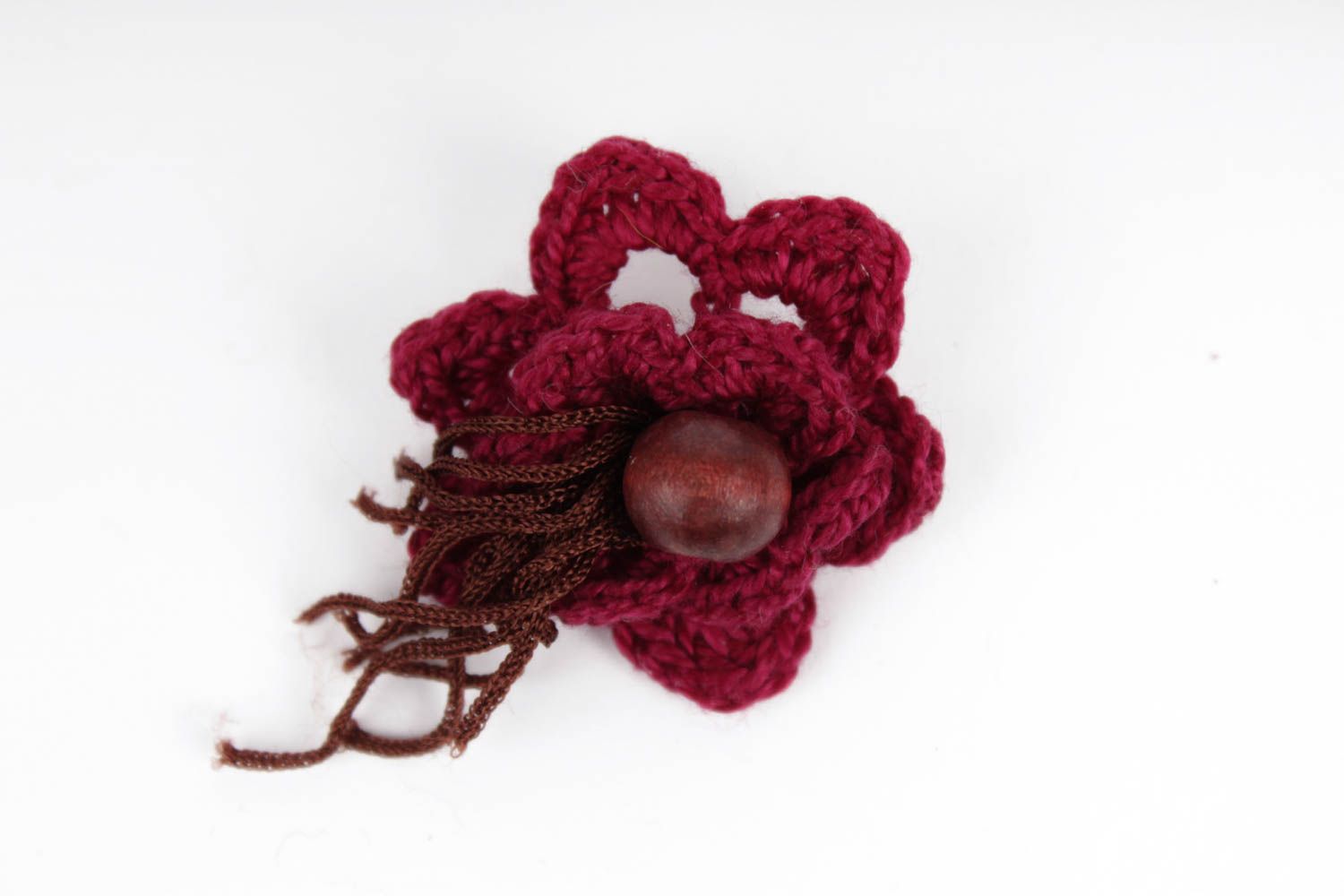 Broche en tricot Bijou fait main fleur rouge foncé en coton Cadeau femme photo 4