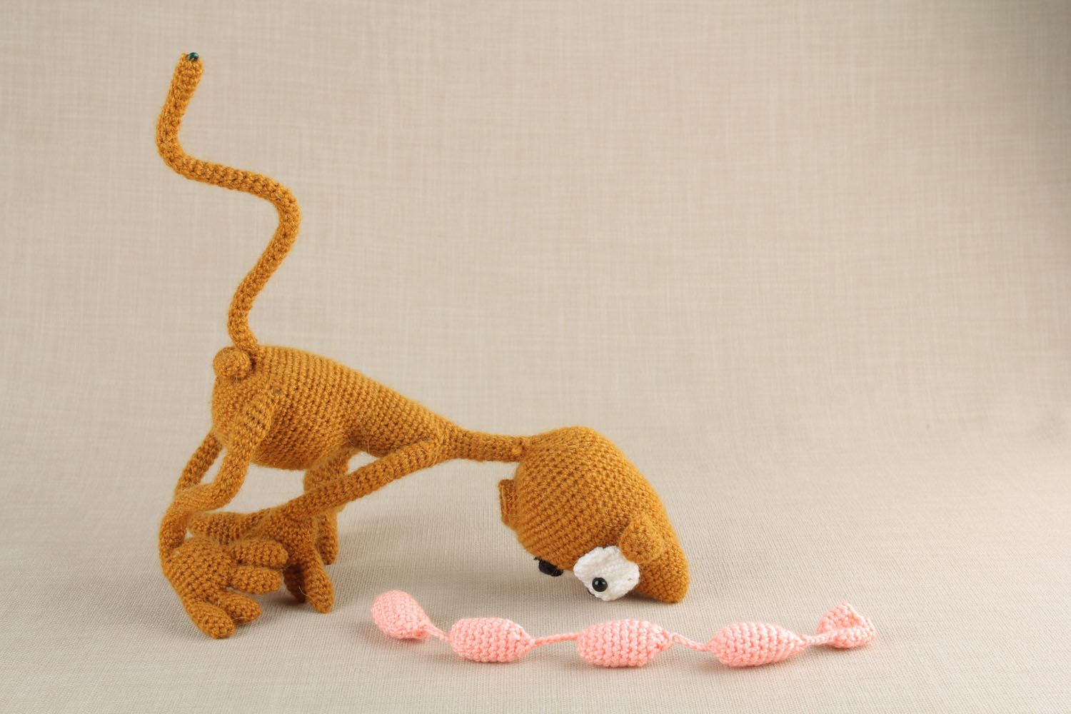 Poupée tricotée chat avec saucisses originale photo 4