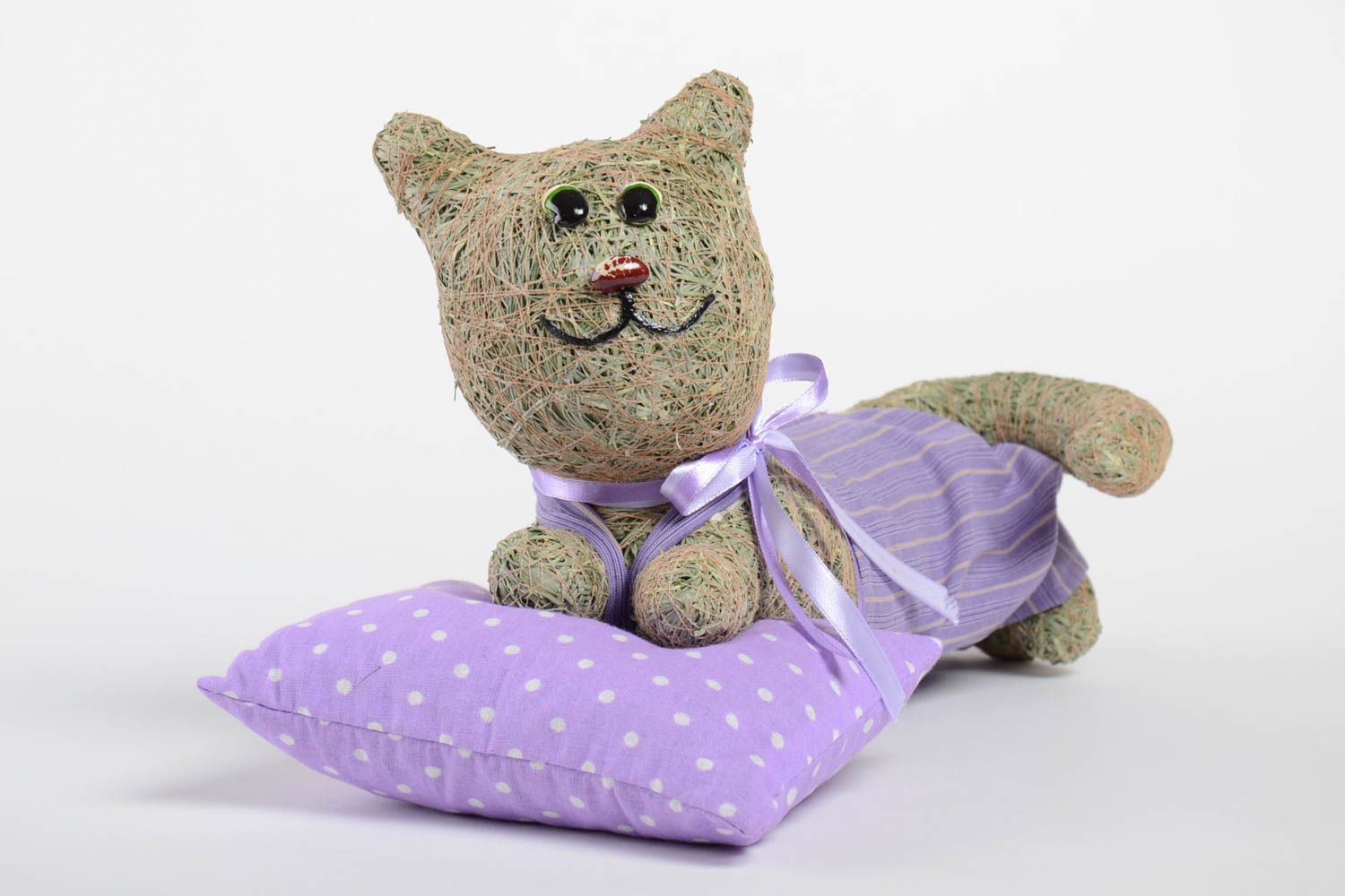 Figurine chat sur coussin en herbe séchée petite faite main décorative photo 2