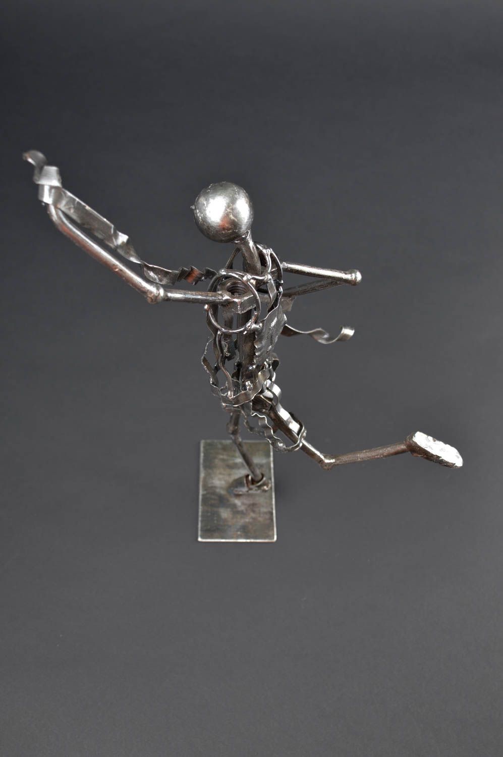 Декор для дома хэнд мэйд фигурка из металла необычный подарок мужчине Бегун фото 1