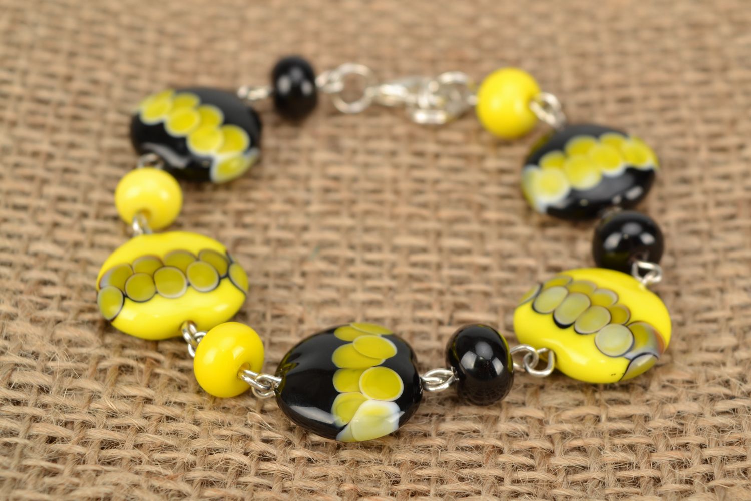 Handmade bracelet with yellow and black glass beads photo 2