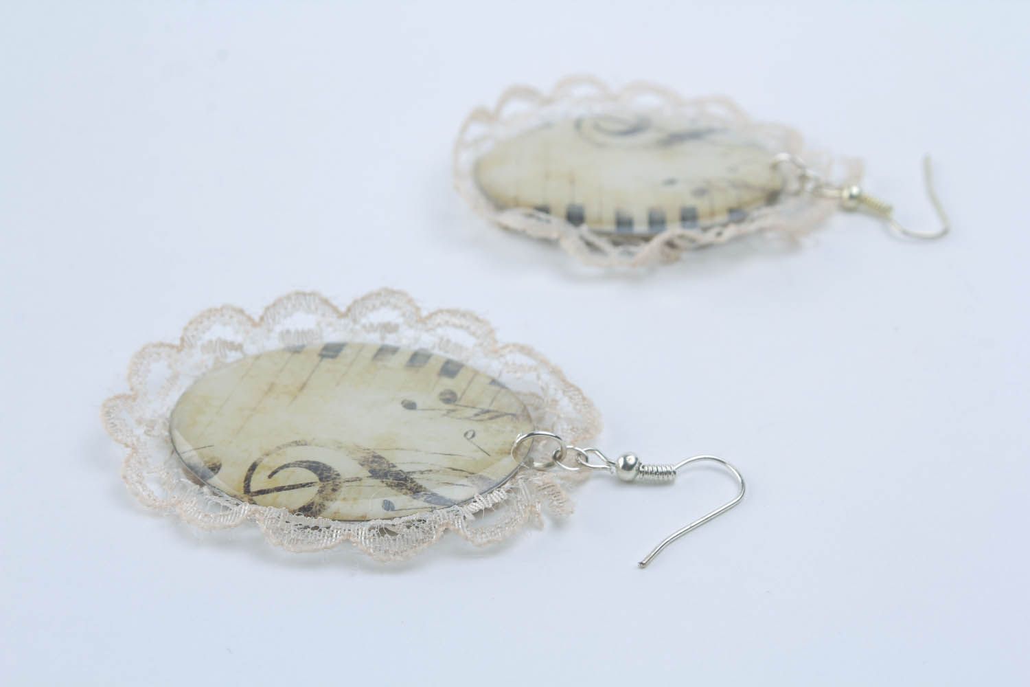 Handmade earrings with lace photo 3