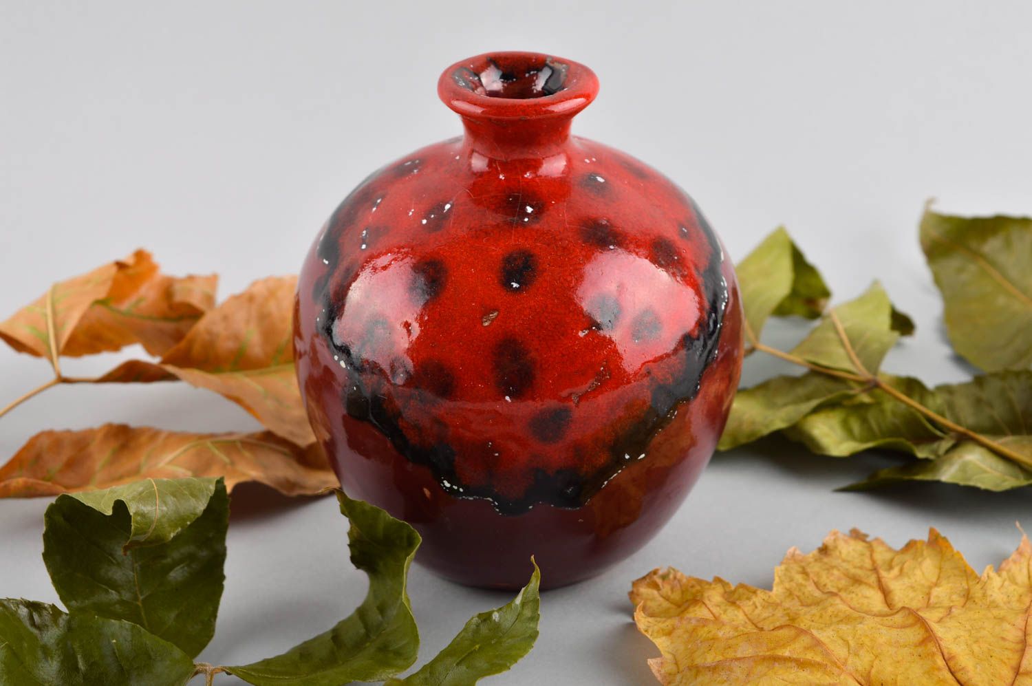 Vase argile Déco maison fait main de couleur rouge foncé Cadeau original photo 1