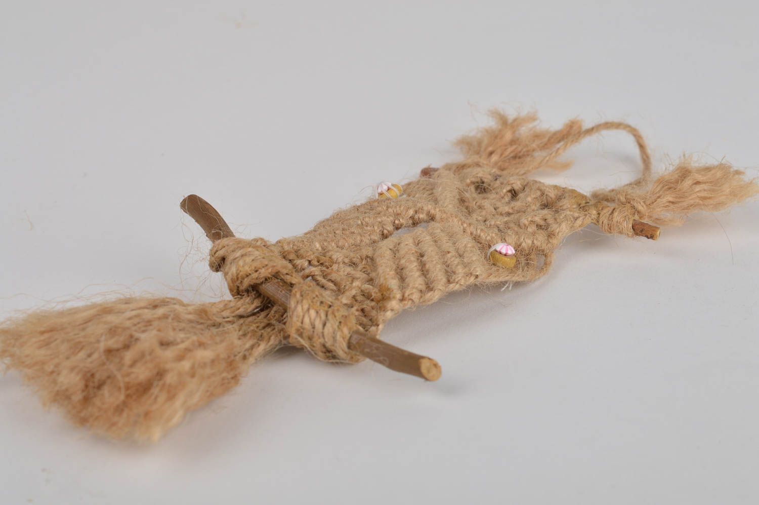 Плетеное панно из бечевки в технике макраме ручной работы Сова на петельке фото 3