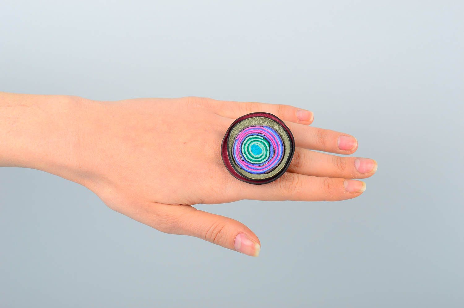 Кольцо из кожи эффектное кольцо ручной работы украшение из кожи стильное фото 1