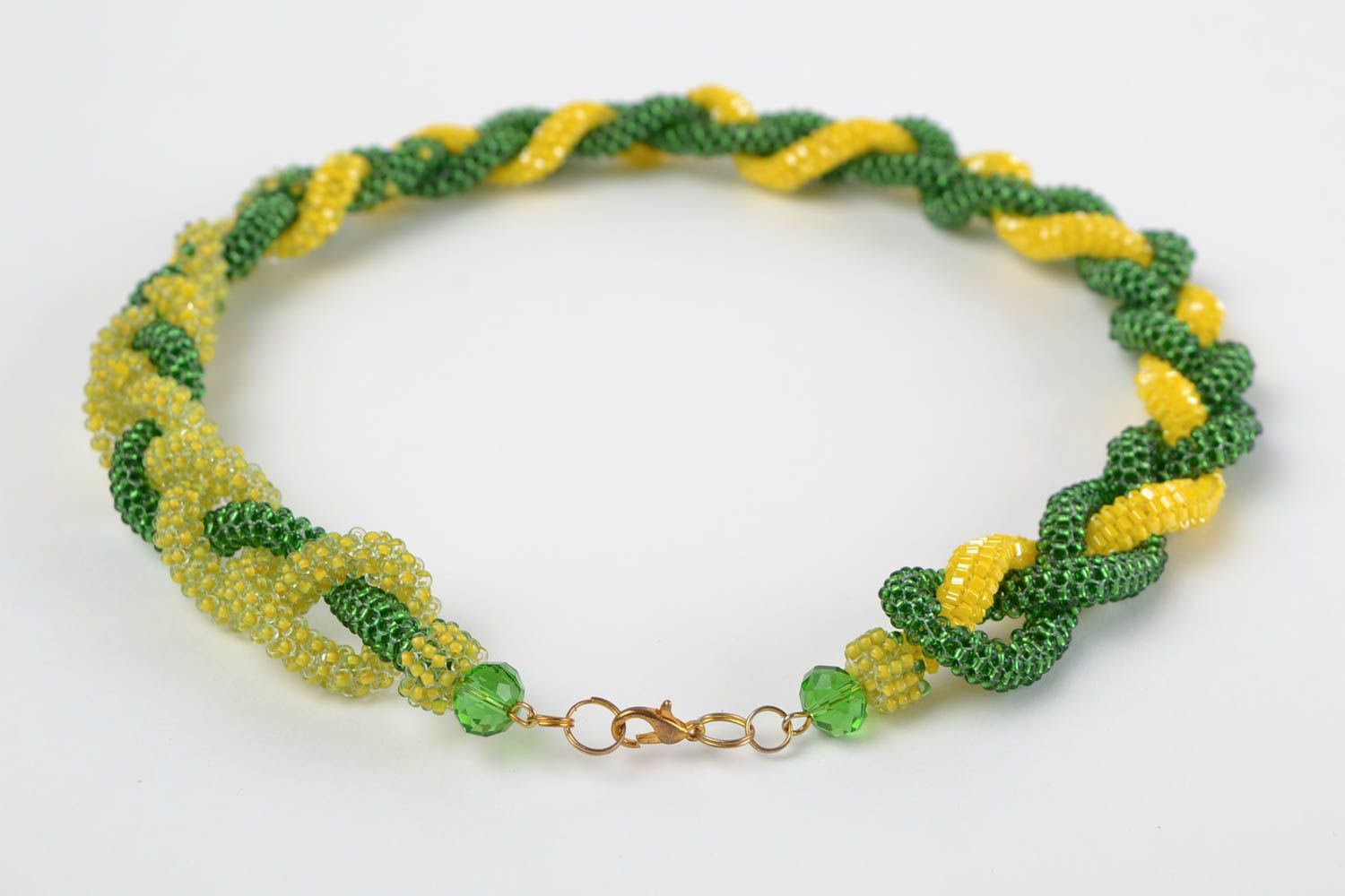 Зеленое с желтым ожерелье из бисера ручной работы связанное крючком Лариат фото 5