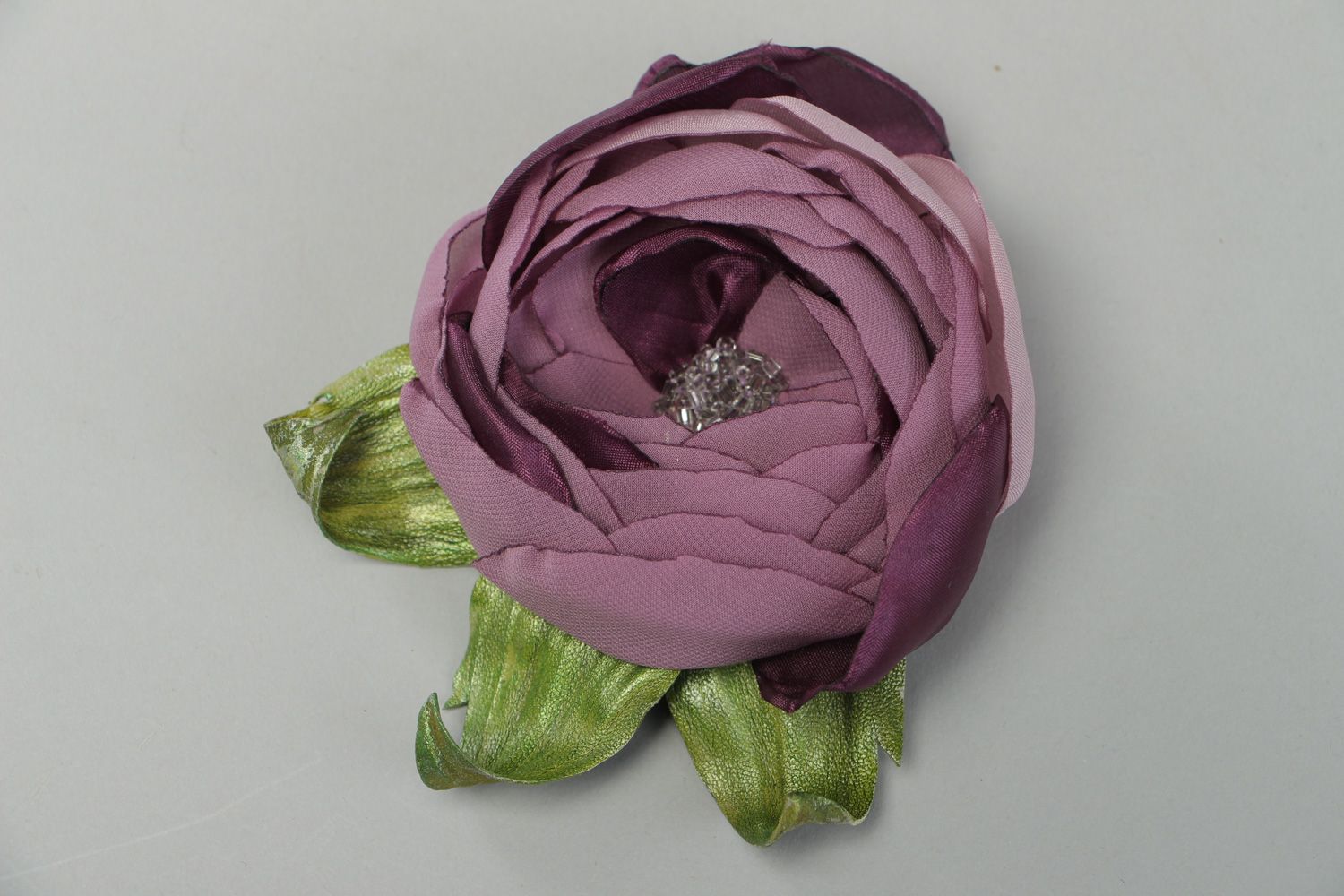 Шифоновая брошь в виде цветка с натуральной кожей женская лиловая ручной работы  фото 1