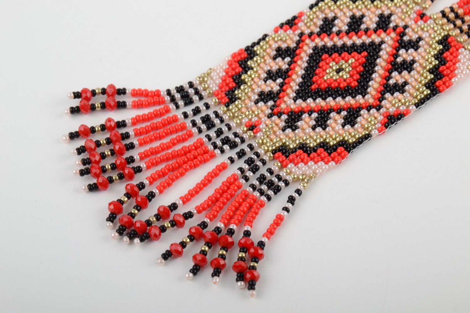 Collier tissé en perles de rocaille rouge à motif ethnique fait main pour femme photo 3