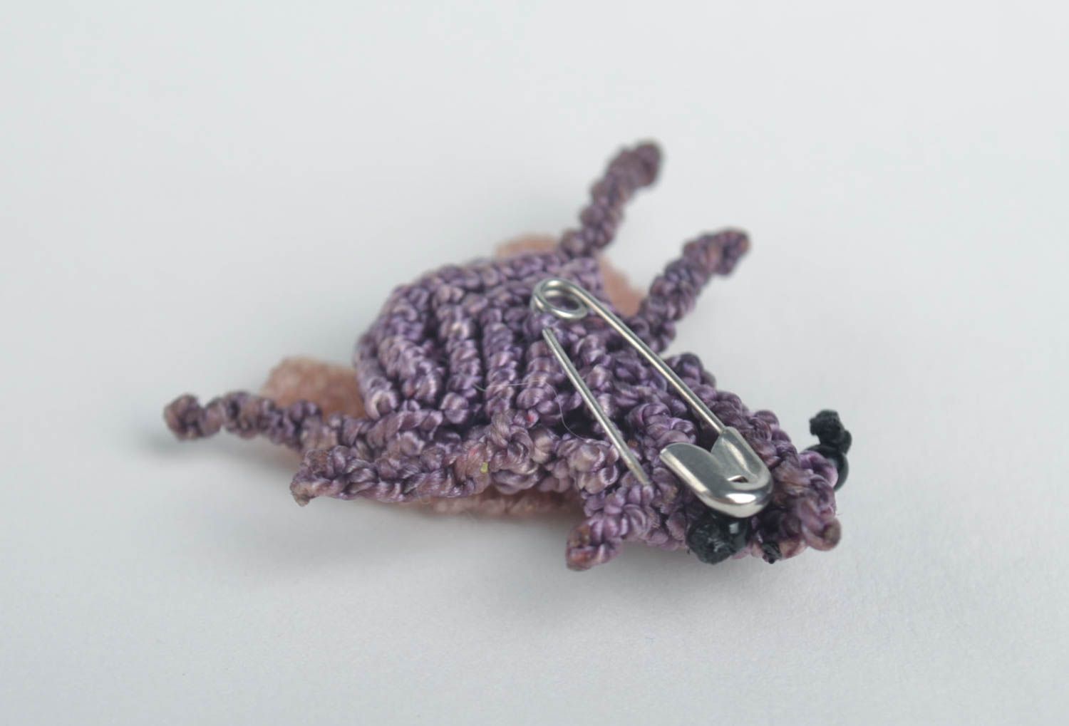 Handmade insect jewelry lilac woven brooch stylish cute macrame brooch photo 2