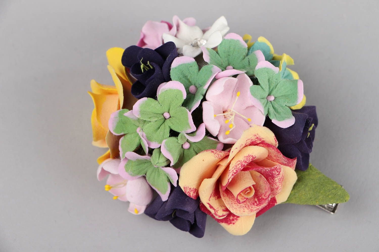 Barrette Made of Artificial Flowers photo 1