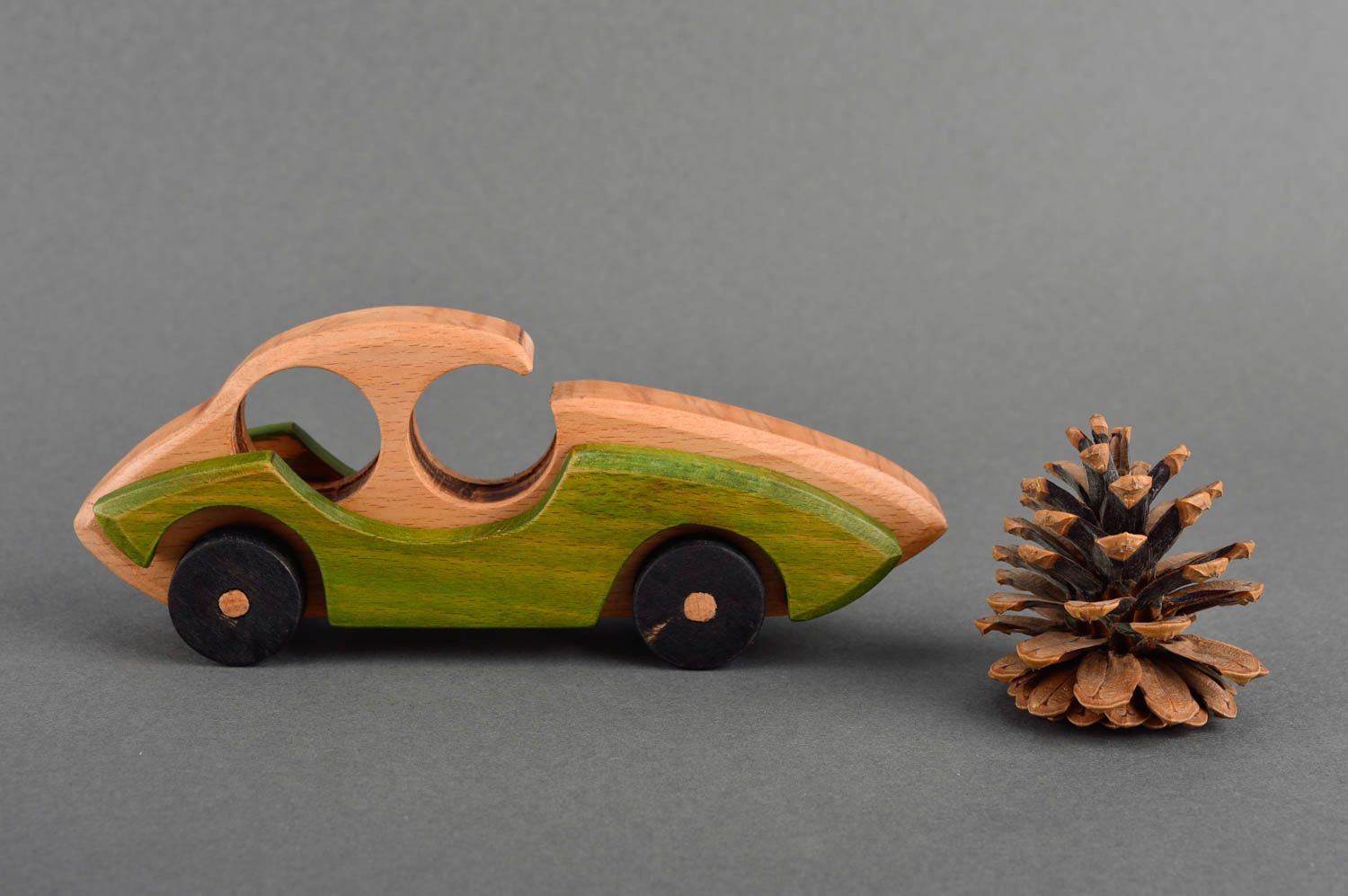 Игрушка ручной работы деревянная игрушка машинка маленькая игрушка из дерева фото 1