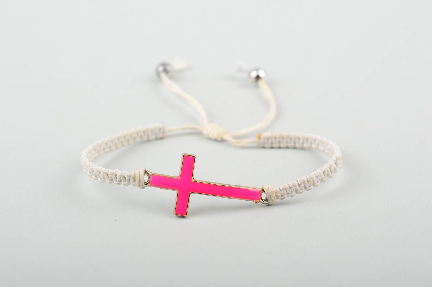 Bracelet en fils Bijou fait main blanc avec croix rose Cadeau pour femme photo 1