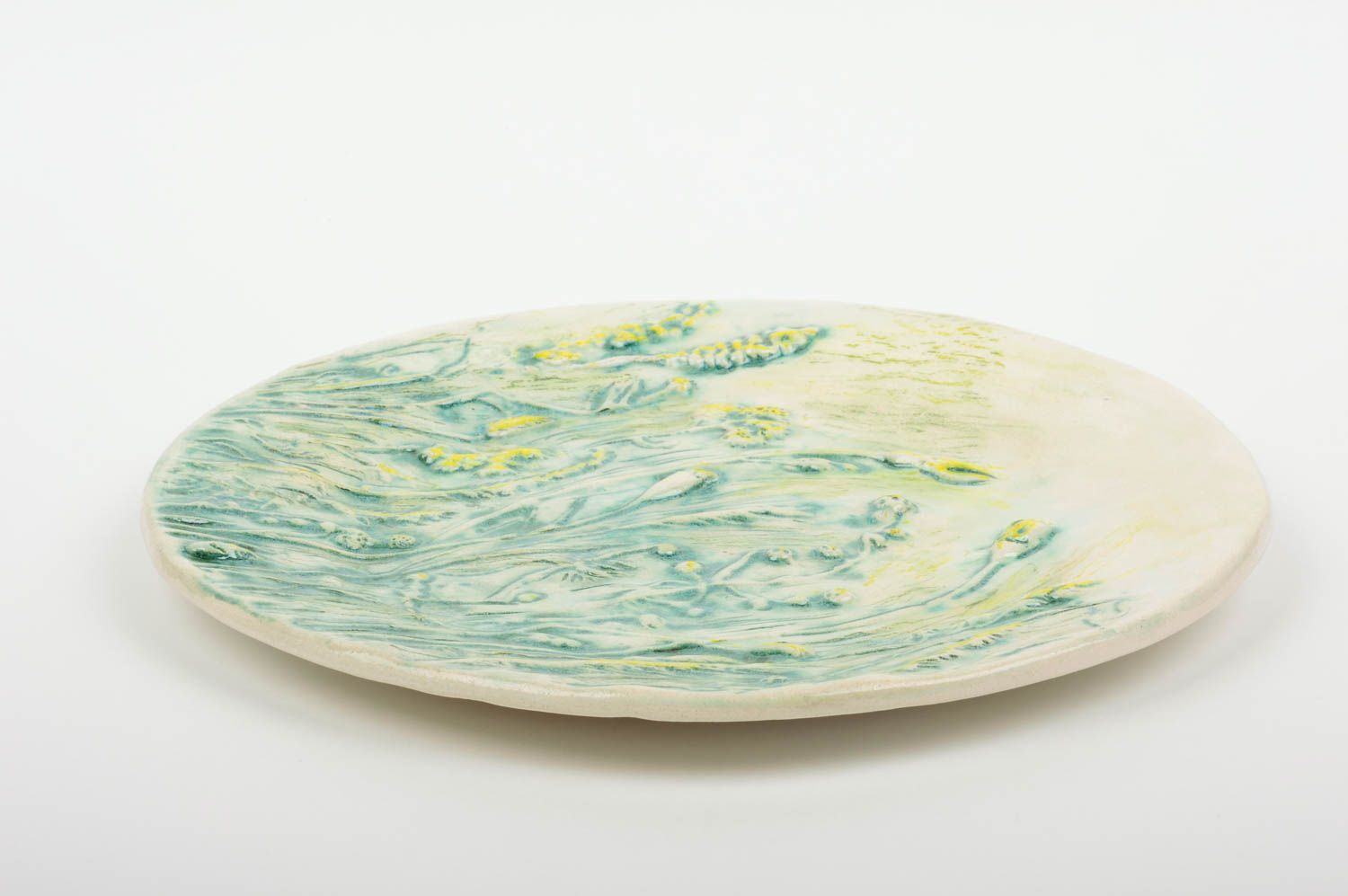 Авторская глиняная тарелка ручной работы с рельефным разноцветным узором цветы фото 2