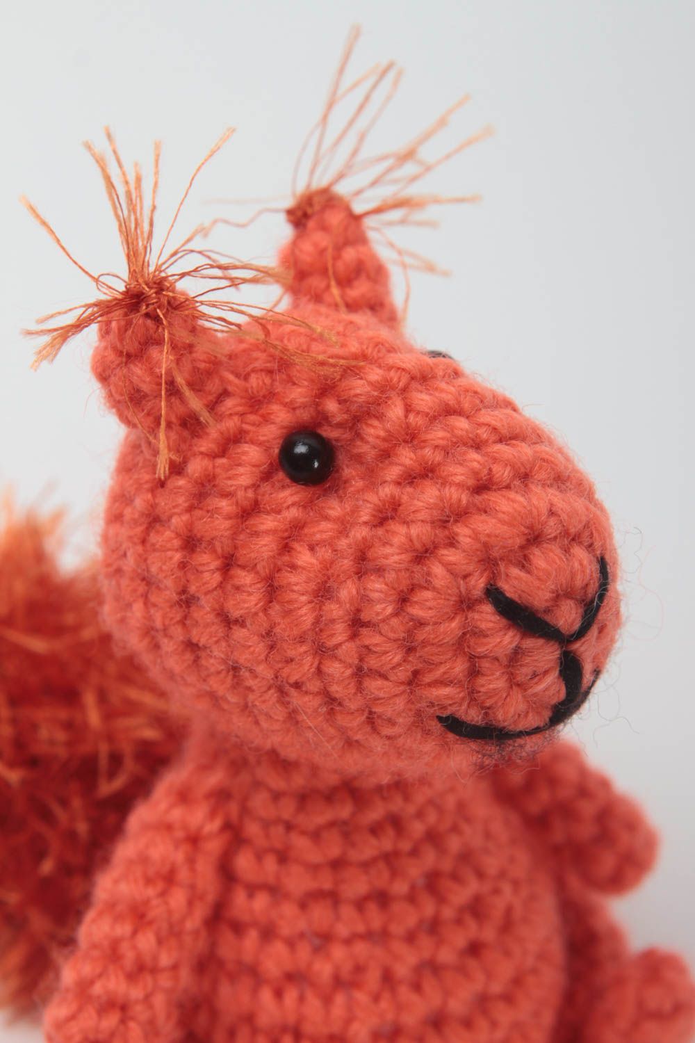 Jouet enfant Peluche tricotée fait main en forme d'écureuil roux Cadeau original photo 3