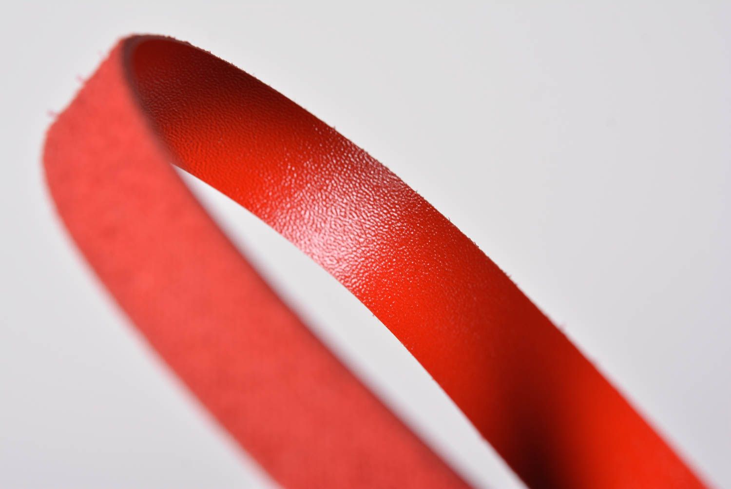 Красный кожаный браслет ручной работы украшение из кожи браслет на руку фото 5