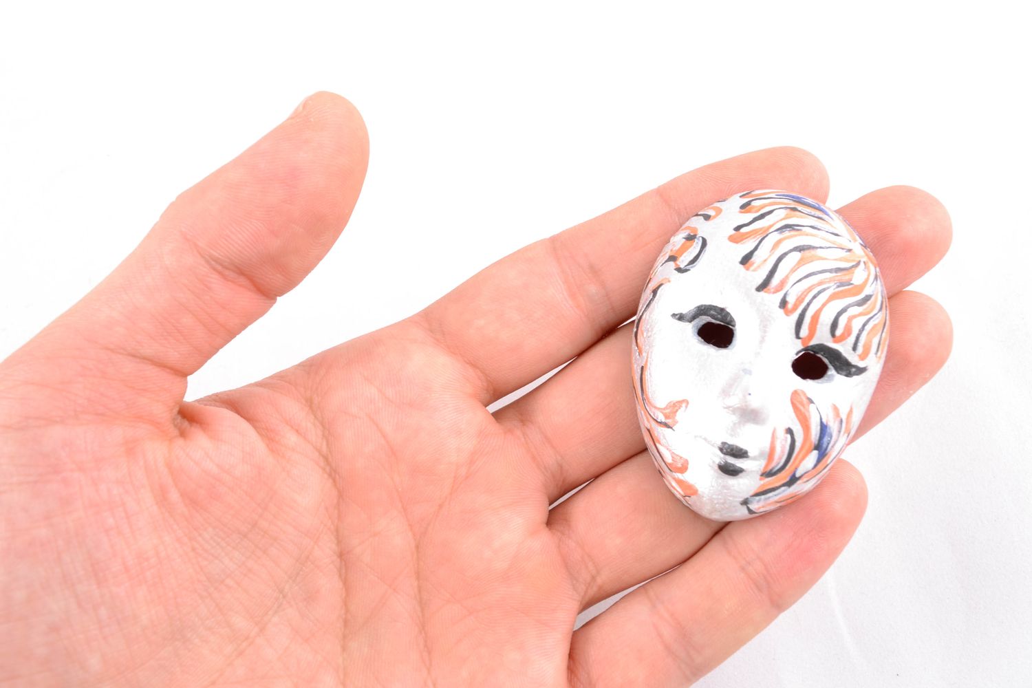 Mini masque décoratif en argile fait main photo 2