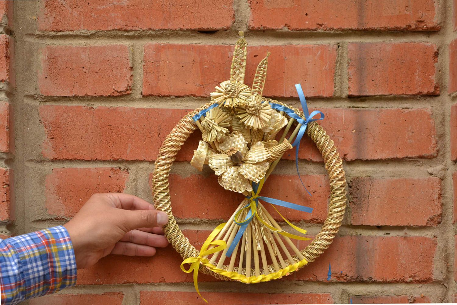 Handmade designer interior beautiful woven wall pendant made of straw photo 2