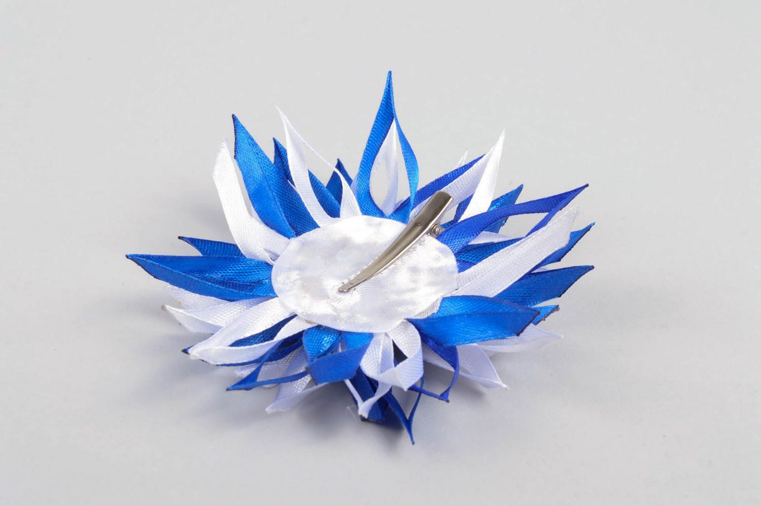 Handmade Haar Spange festlicher Haarschmuck Mode Accessoire mit Blume weiß blau foto 4