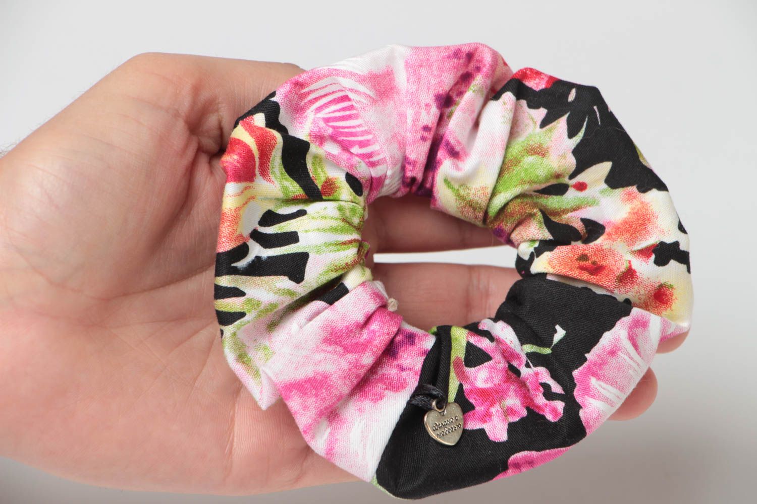 Handgemachtes buntes Haargummi aus Baumwolle mit Blumen Print groß originell foto 5