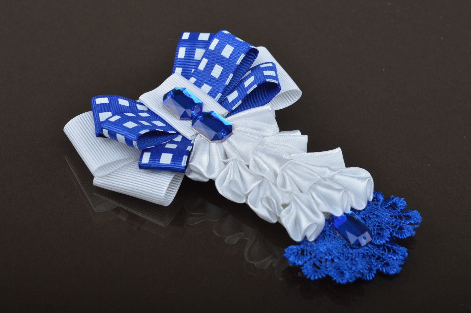 Женская брошь галстук из репсовых лент ручной работы авторская синяя с белым женская фото 3