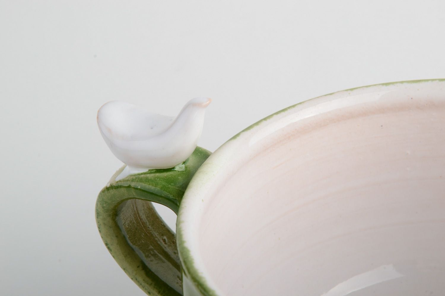 Керамическая чашка расписанная эмалью и покрытая глазурью зеленая фото 3