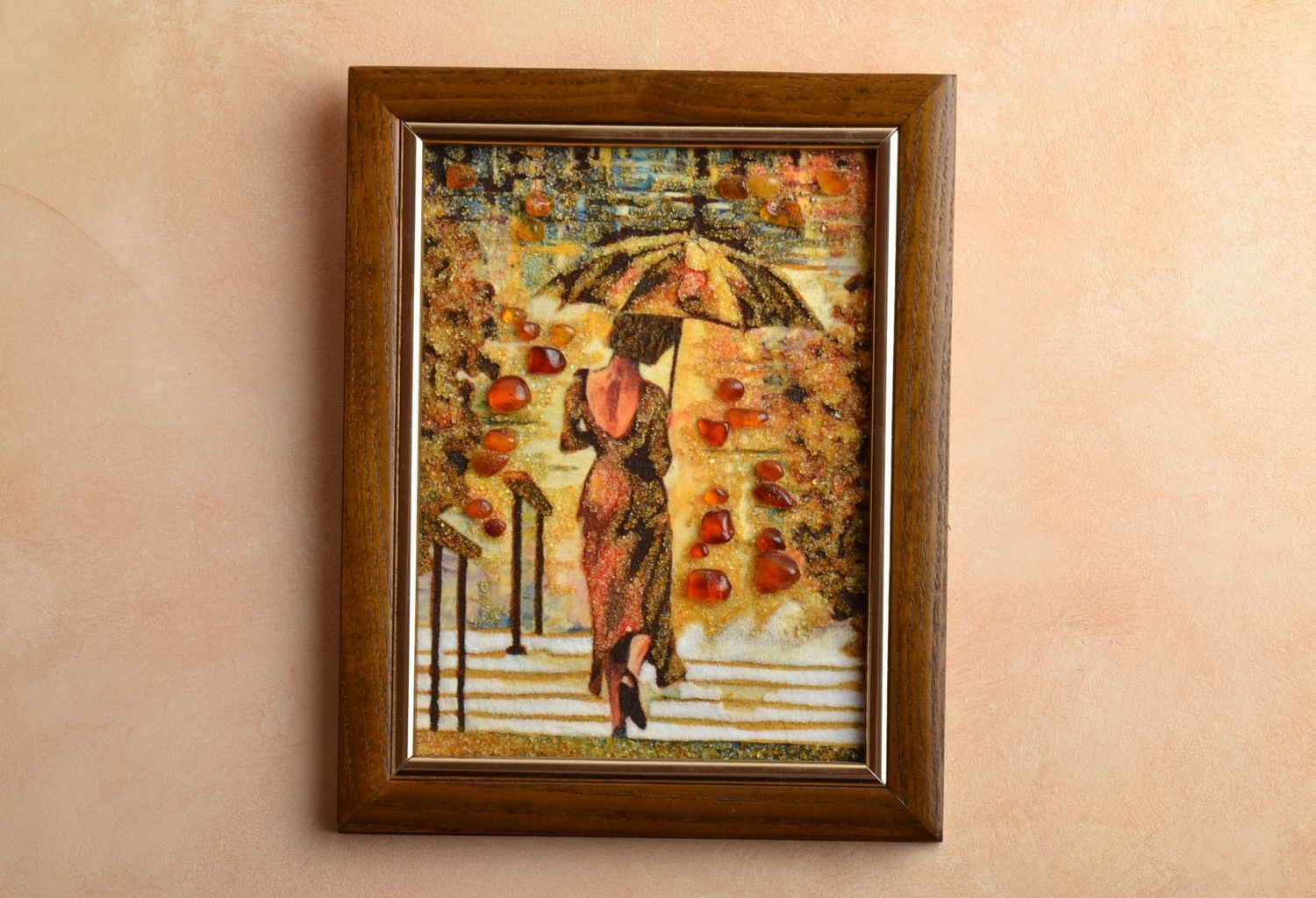 Cuadro de pared con ámbar Chica con paraguas foto 1