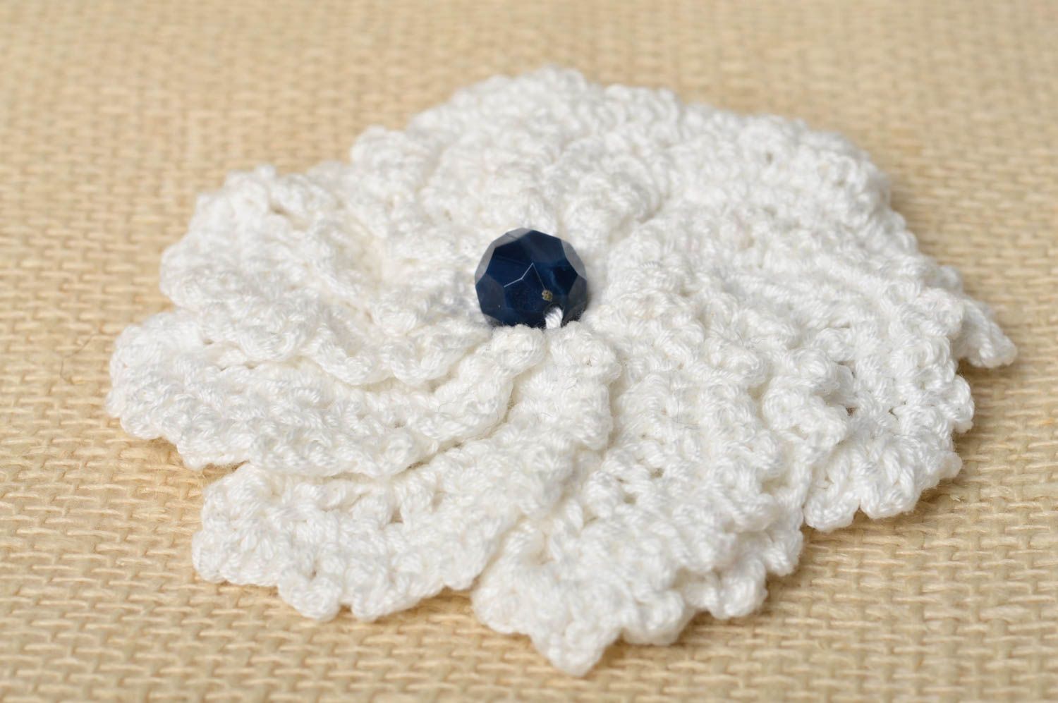 Barrette fleur blanche faite main Pince cheveux au crochet Cadeau fille photo 3