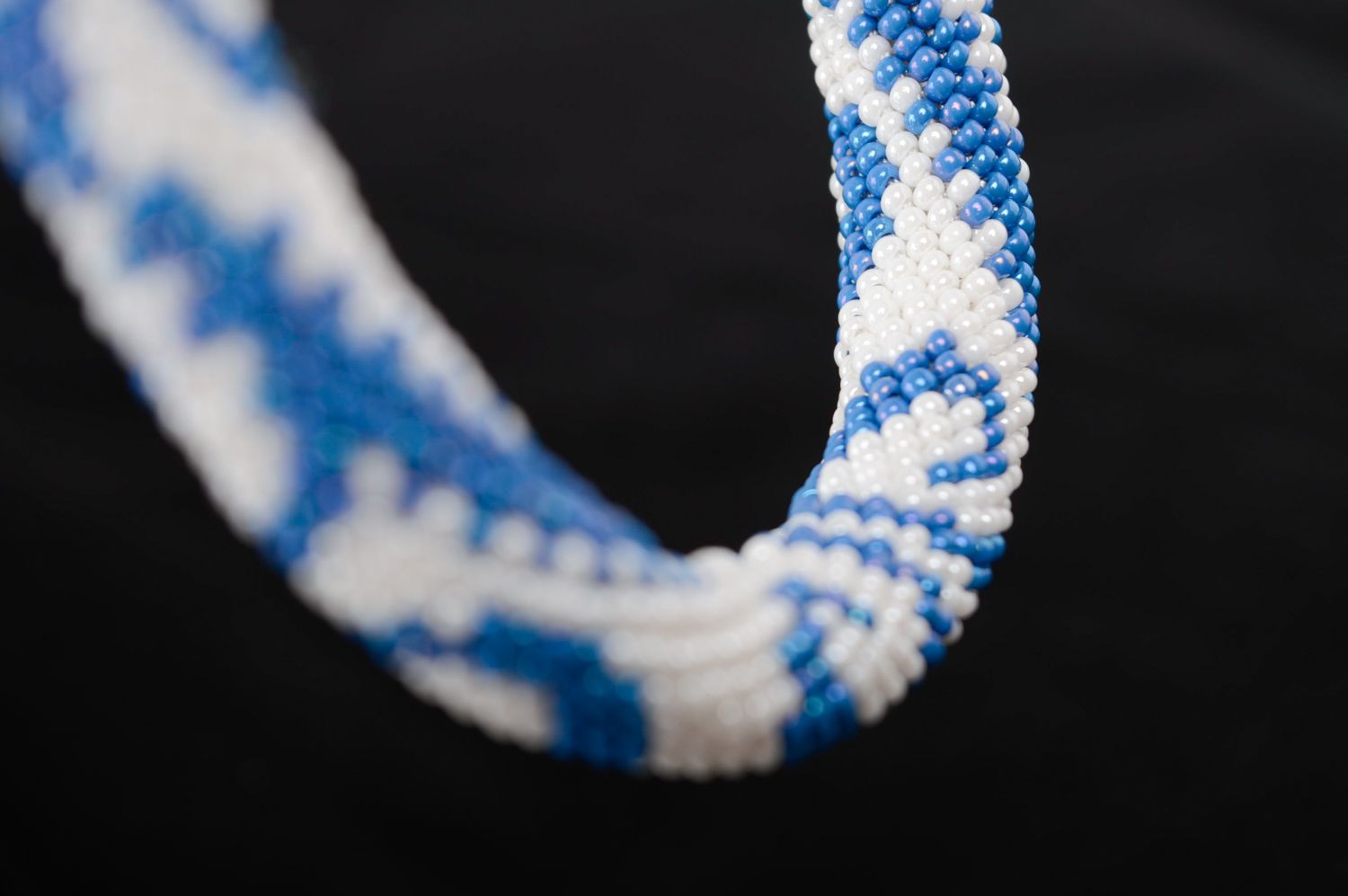 Blue and white beaded cord necklace with figured fastener photo 5