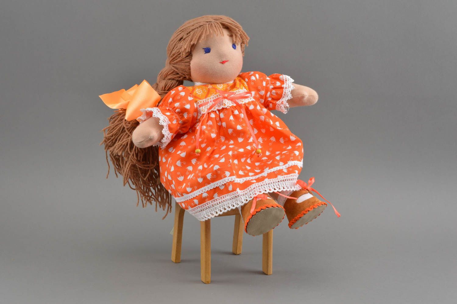 Авторская тканевая кукла в красном платье красивая ручной работы Лизонька фото 2