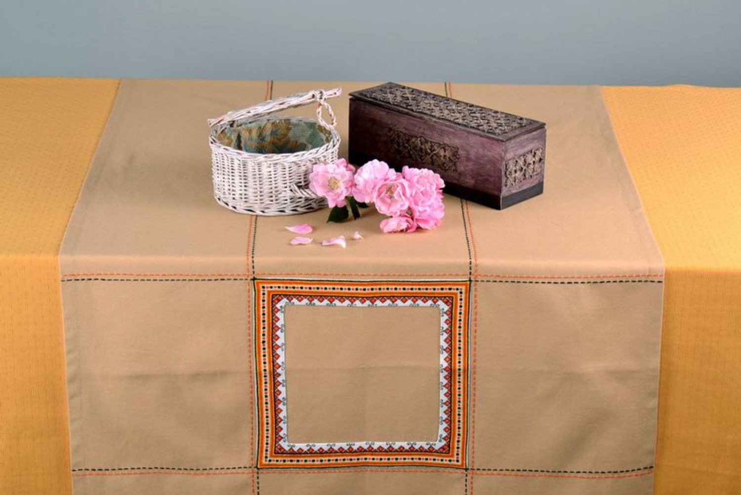 Handgemachte beige Tischdecke mit Stickerei Baumwolle foto 5