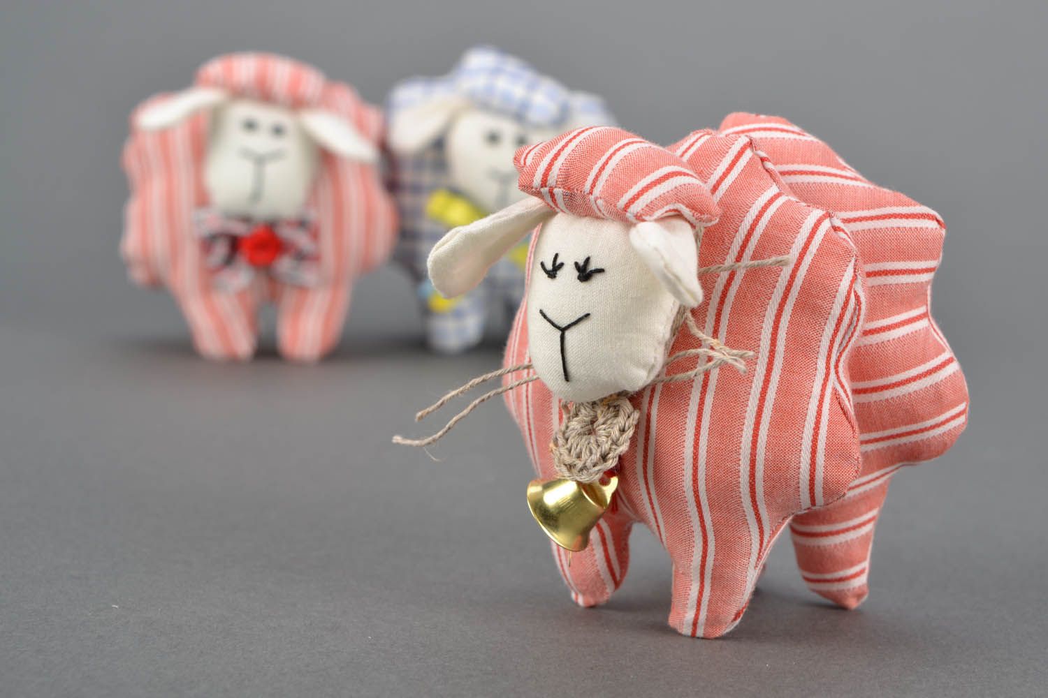 Brinquedo macio costurado de tecido Ovelha listrada foto 1