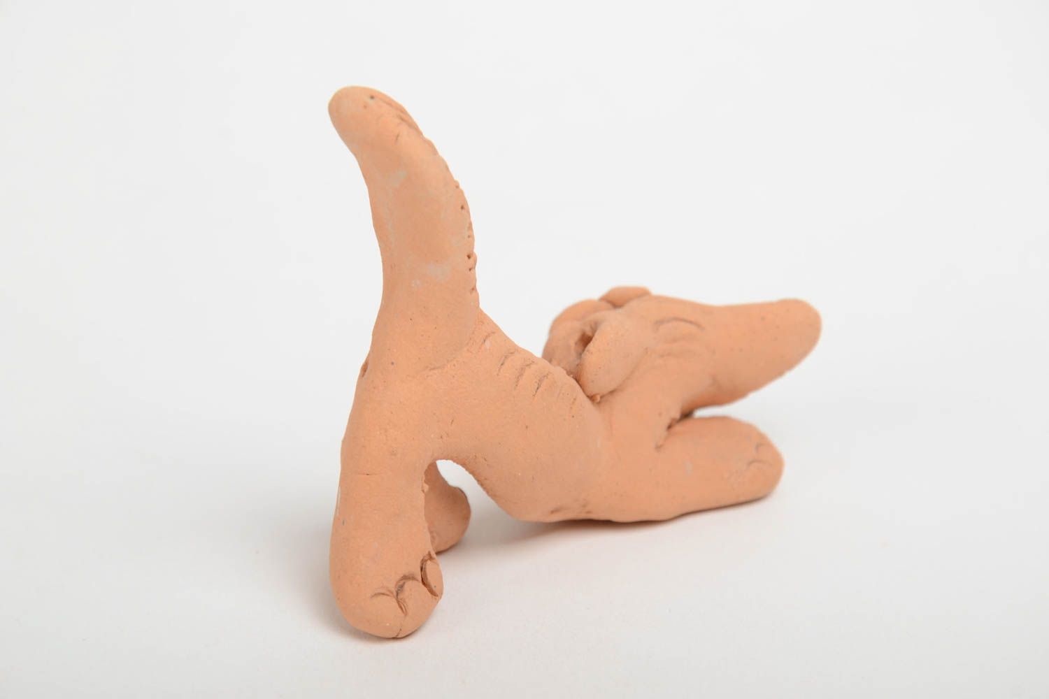 Figurine en céramique en forme de chat enjoué faite main décoration de créateur photo 3