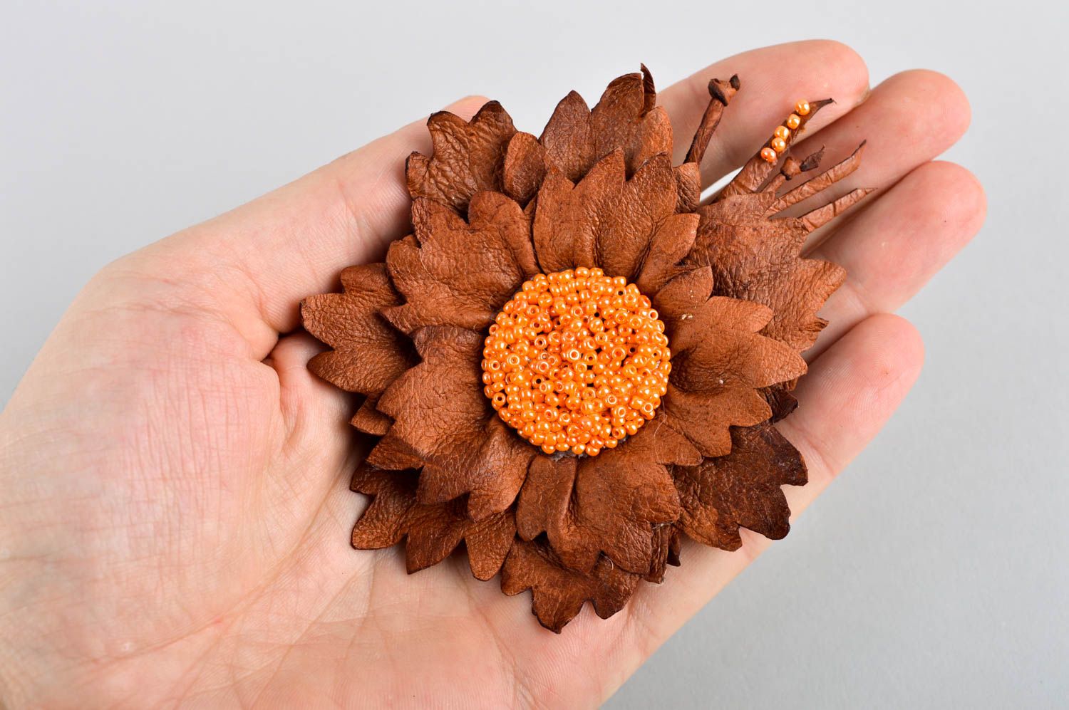 Broche fleur Bijou fantaisie fait main Accessoire en cuir pour femme marron photo 5