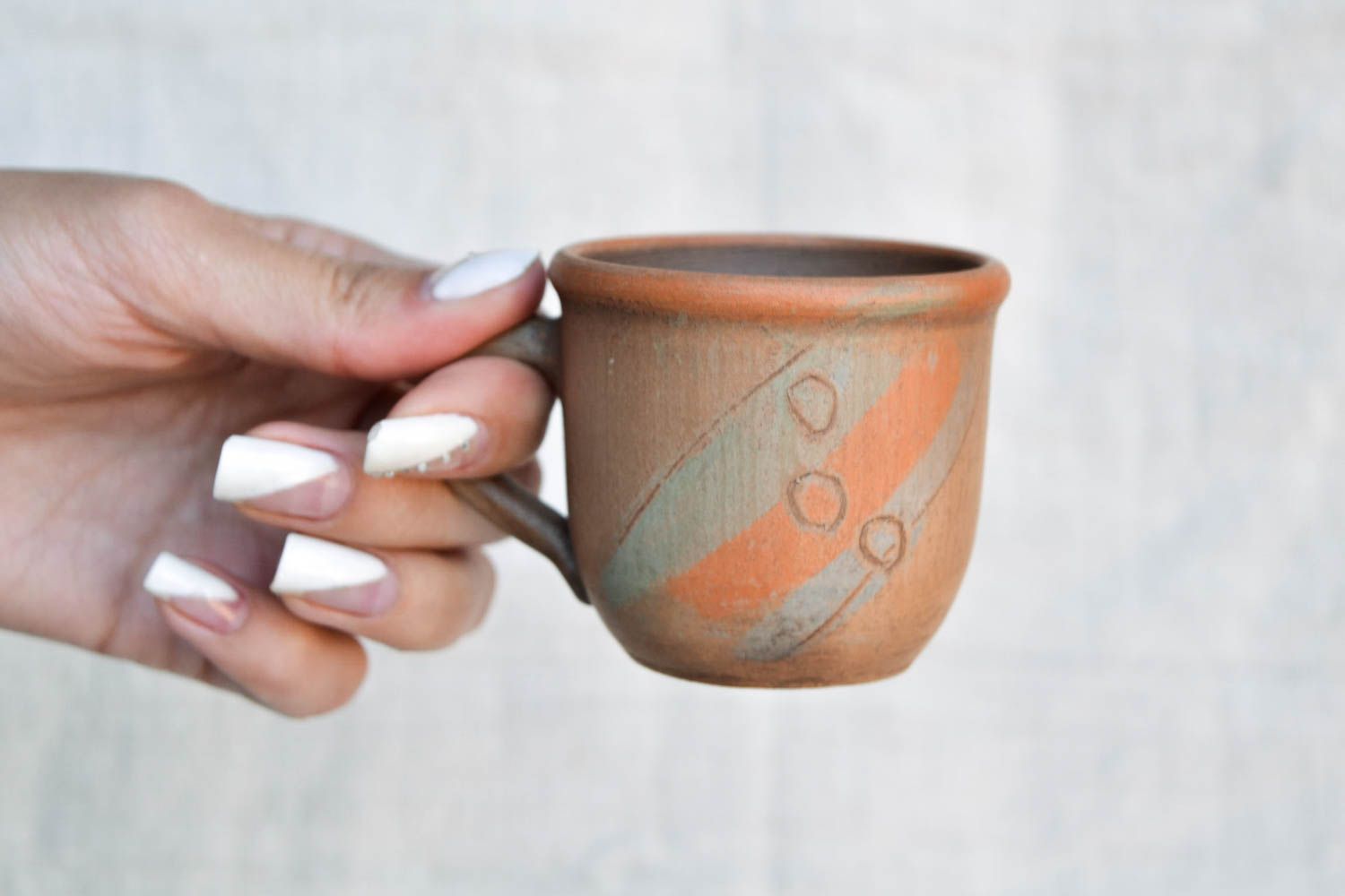 3,3 oz clay drinking cup in Italian style with handle and classic pattern photo 2