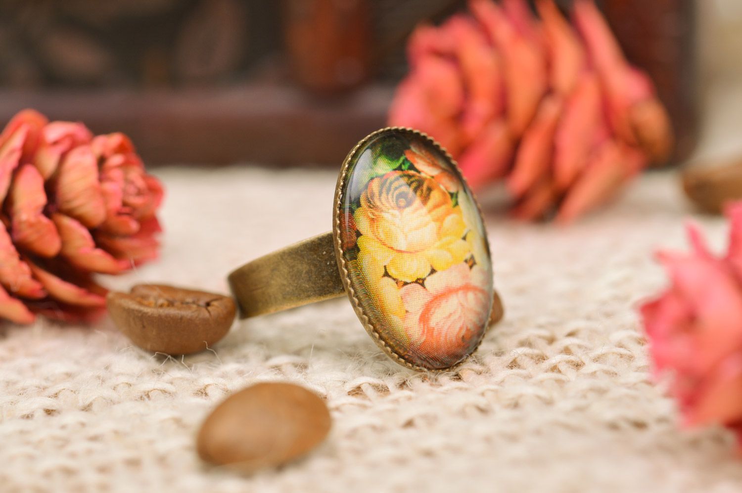 Кольцо в винтажном стиле овальное с цветами регулируемый размер ручная работа фото 1