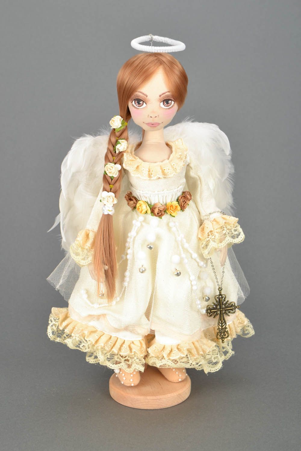 Bambola bella in stoffa fatta a mano pupazzo tessile originale con supporto foto 1