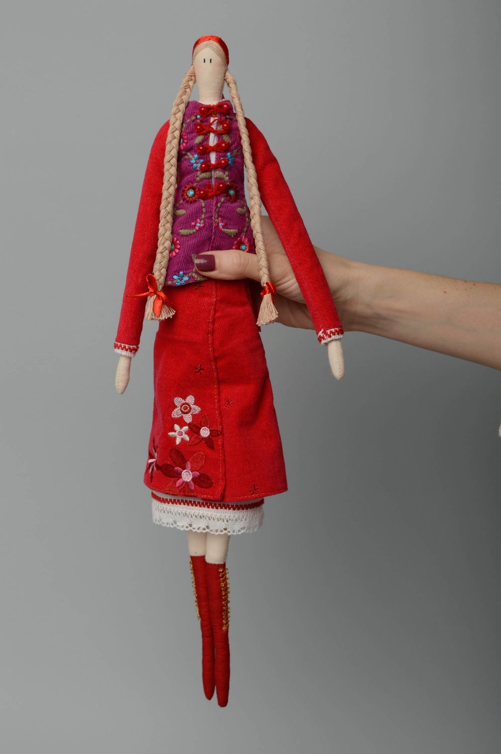 Künstlerische Puppe mit langem Haar foto 2