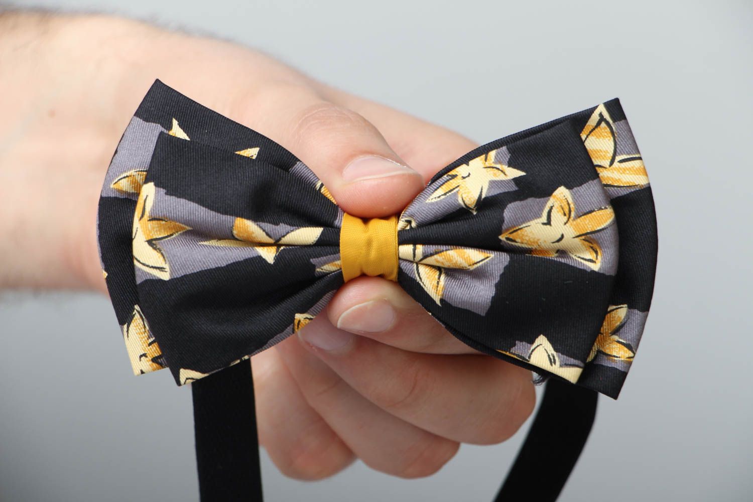 Dark fabric bow tie photo 4