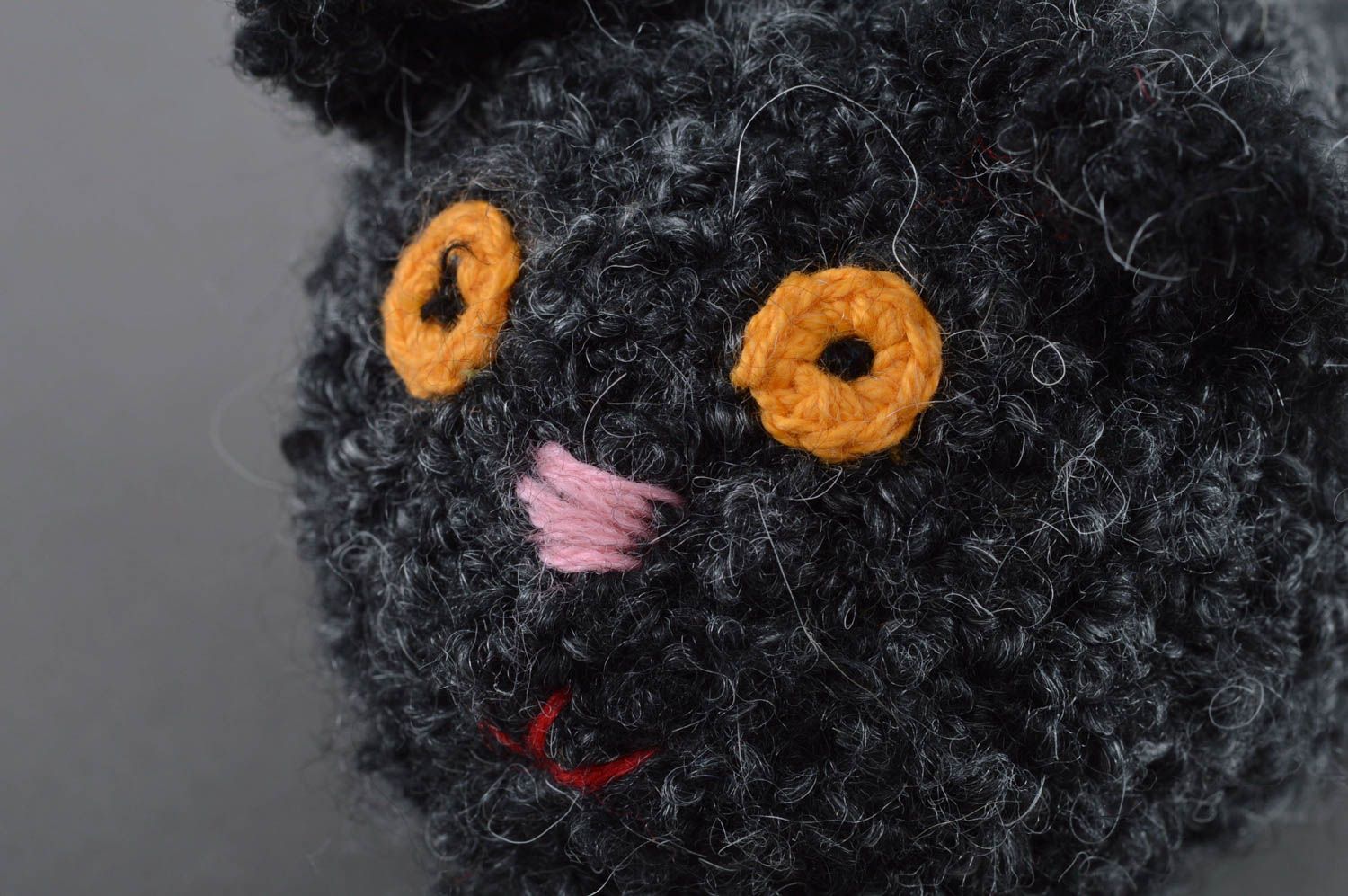 Jouet tricoté au crochet original fait main petit pour enfant Chat noir photo 2