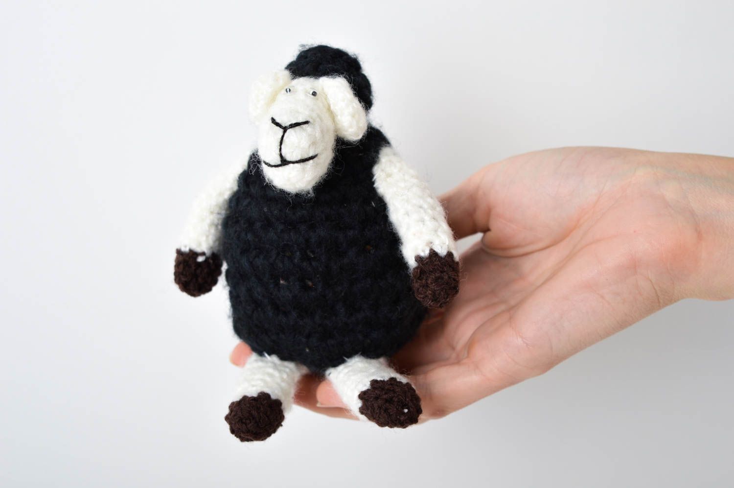 Peluche brebis fait main Jouet mouton au tricot Cadeau enfant Déco chambre fille photo 5