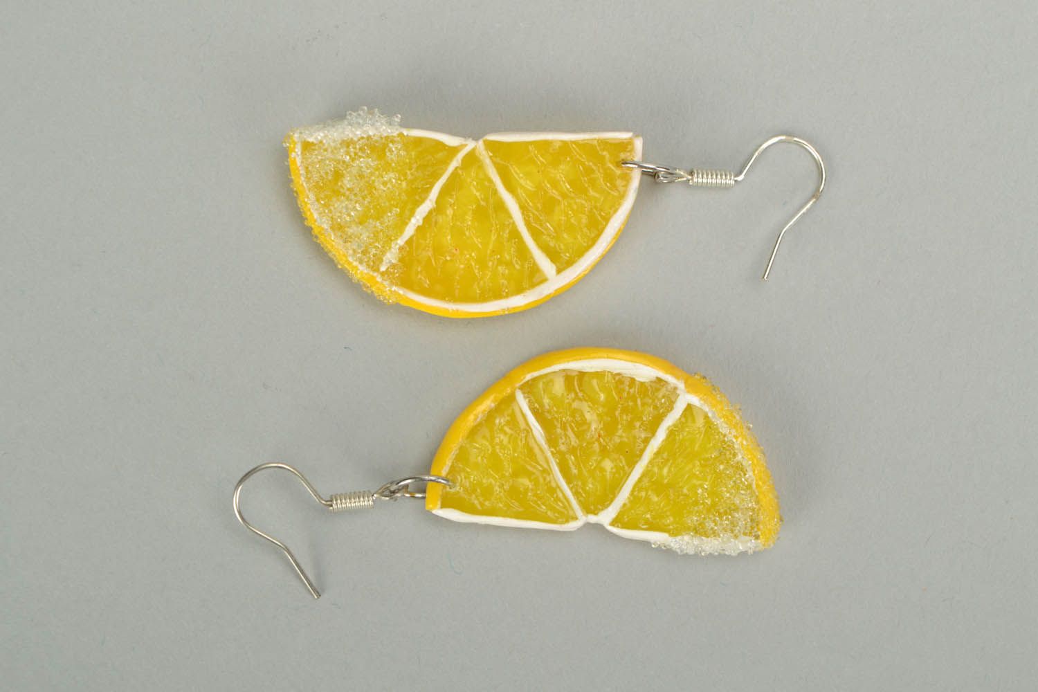 Gelbe Ohrringe aus Polymerton Zitrone foto 2