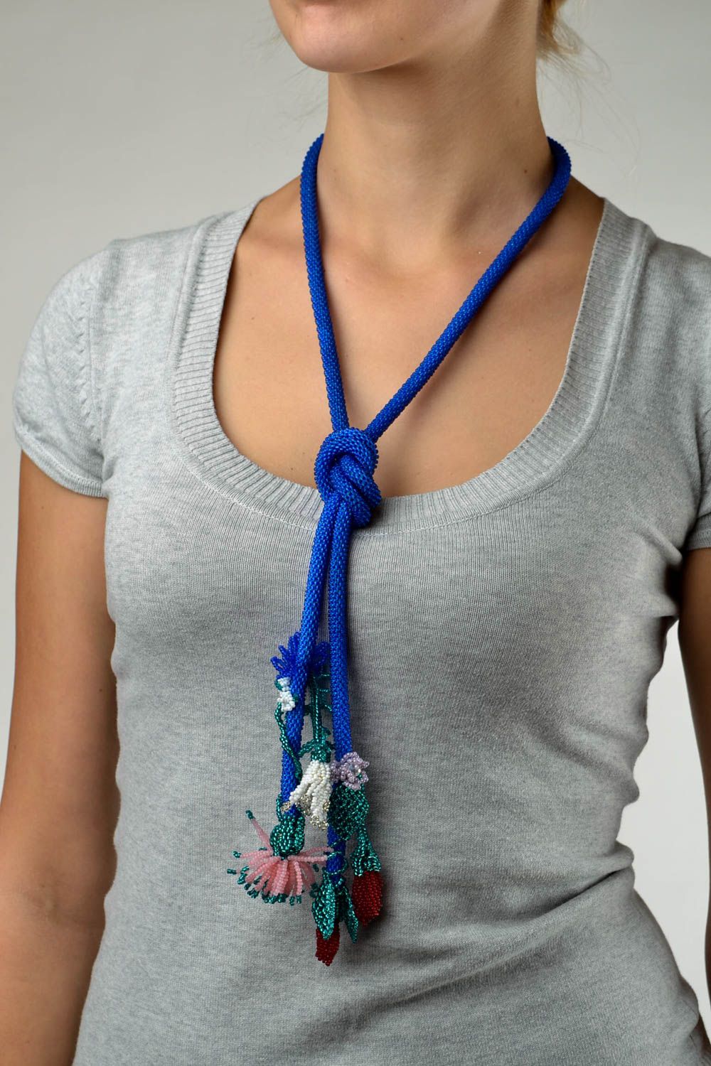 Collier lariat Bijou fait main bleu fleurs perles de rocaille Accessoire femme photo 1