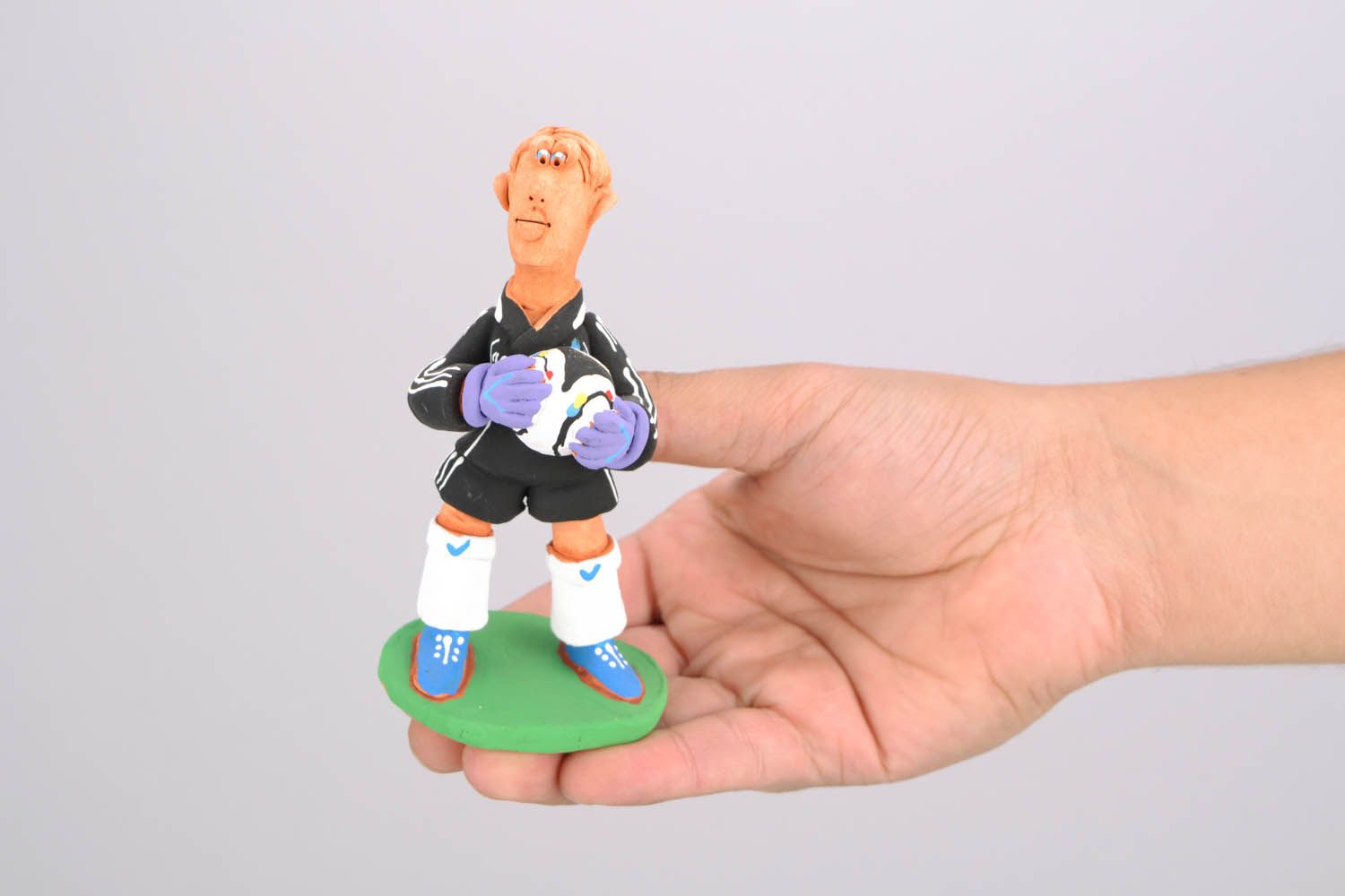 Ceramic figurine of goalkeeper photo 2