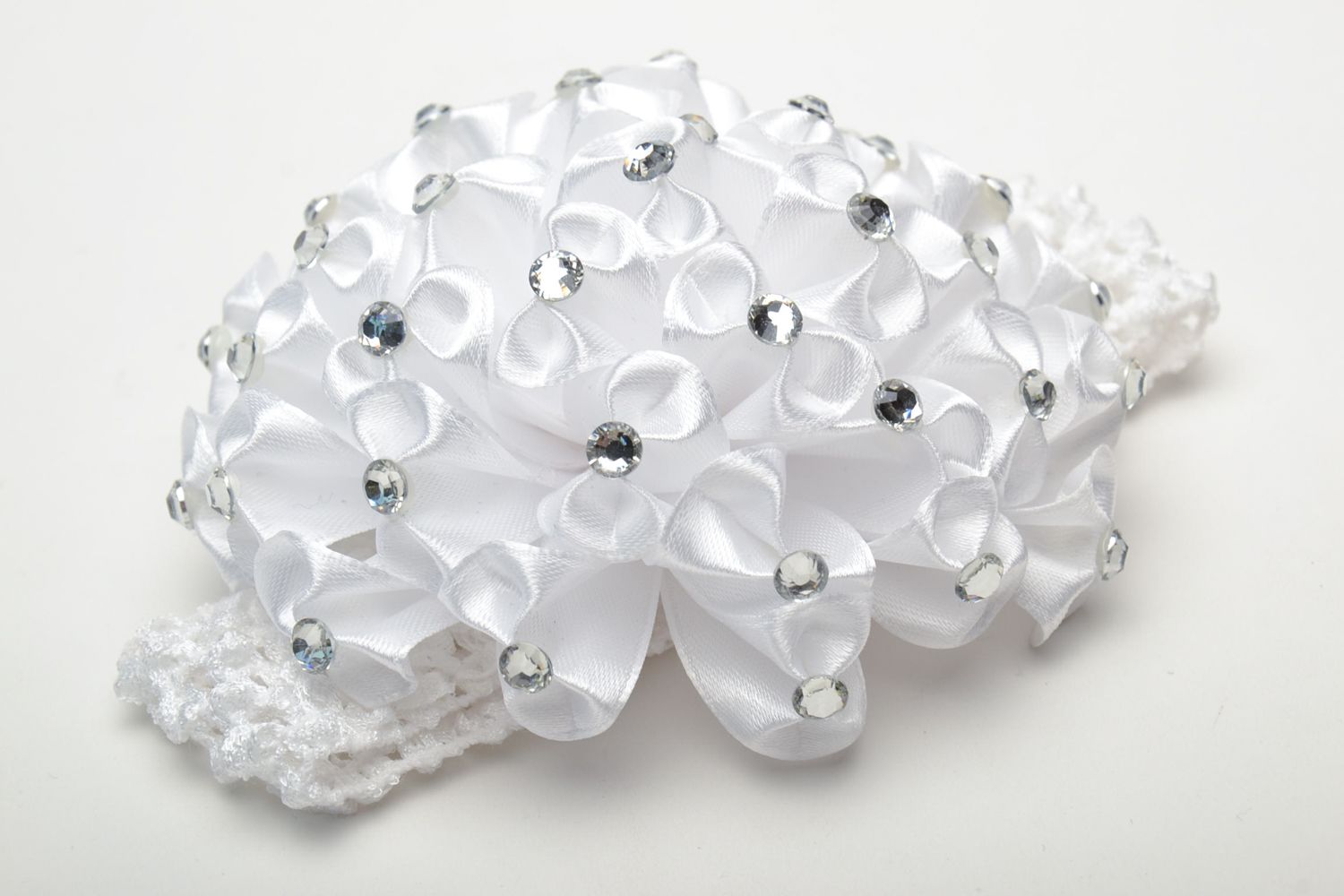 White headband with flowers photo 1