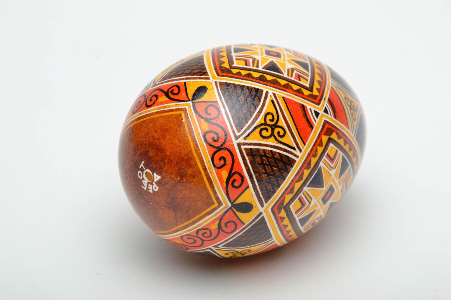 Oeuf décoratif de Pâques fait main original avec ornements ethniques peints photo 3